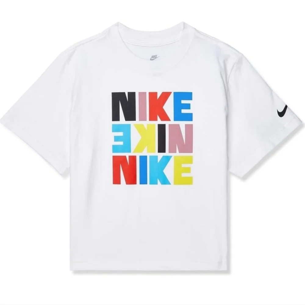 Nike White Graphic Junior T-Shirt Loose Fit Size Large.